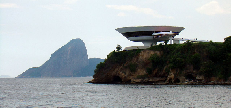 Illustration for article titled Buildings that look like UFO crash landings